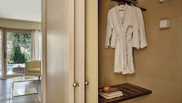 Deluxe Double Suite Sea View with Private Pool | In-room safe, desk, laptop workspace, WiFi (free)