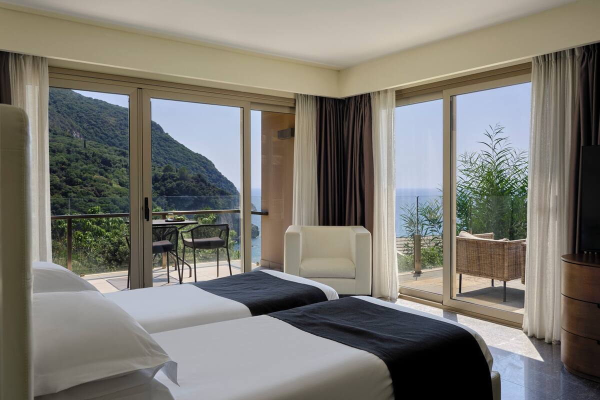 Deluxe Villa Sea View with Private Pool | Brankas, meja kerja, ruang kerja ramah laptop, dan Wi-Fi gratis
