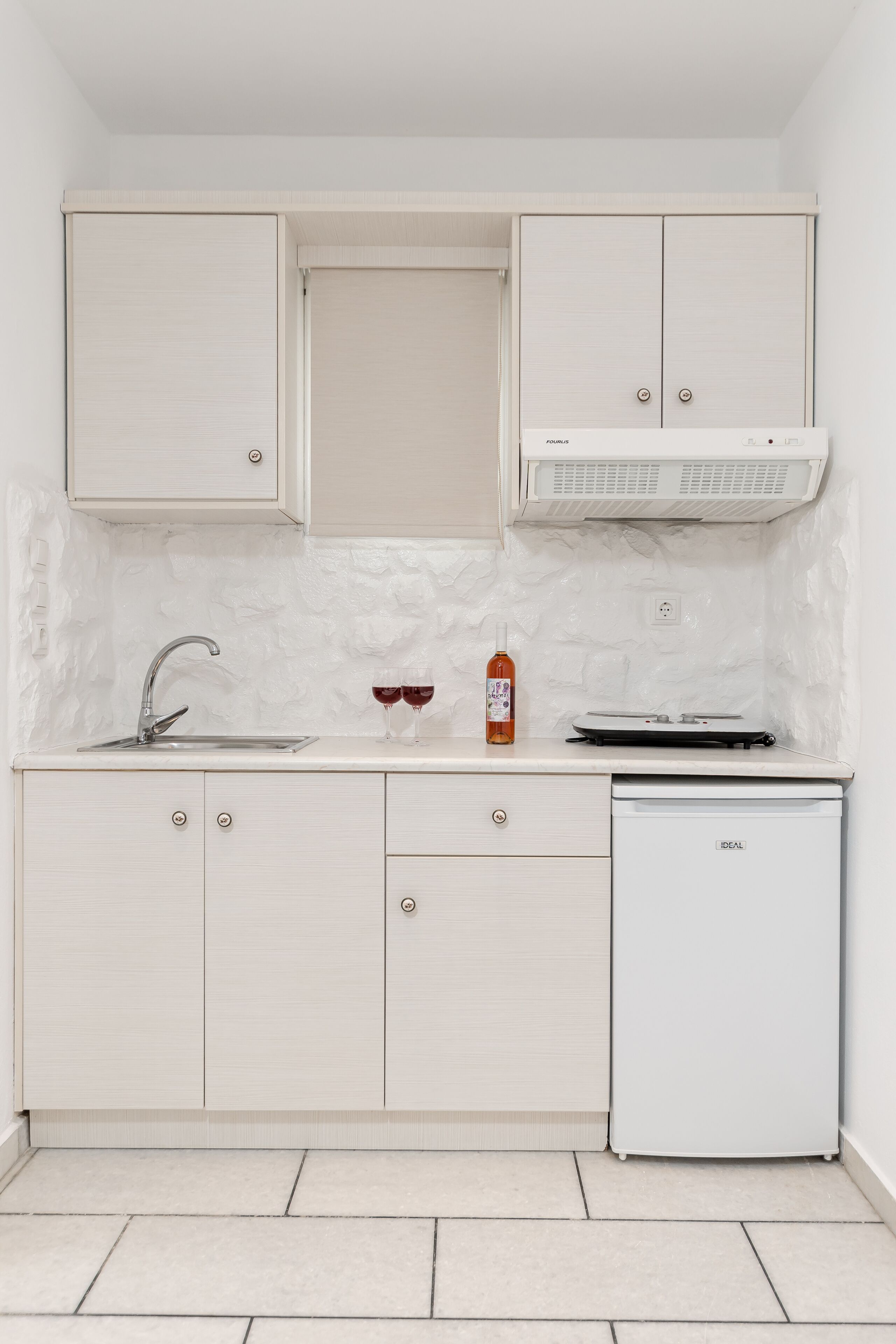 superior studio | private kitchen | fridge, stovetop, electric kettle, toaster