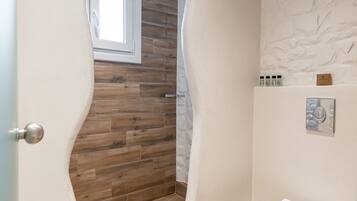 Superior Studio | Bathroom