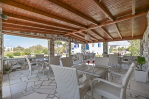 Exterior - Summer Memories (Naxos)