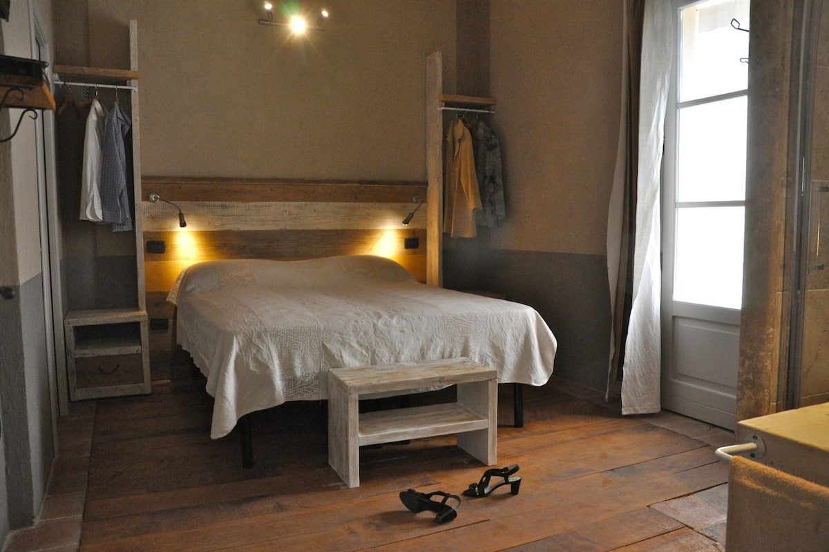 Traditional Apartment, Multiple Beds | WiFi (free), bed sheets