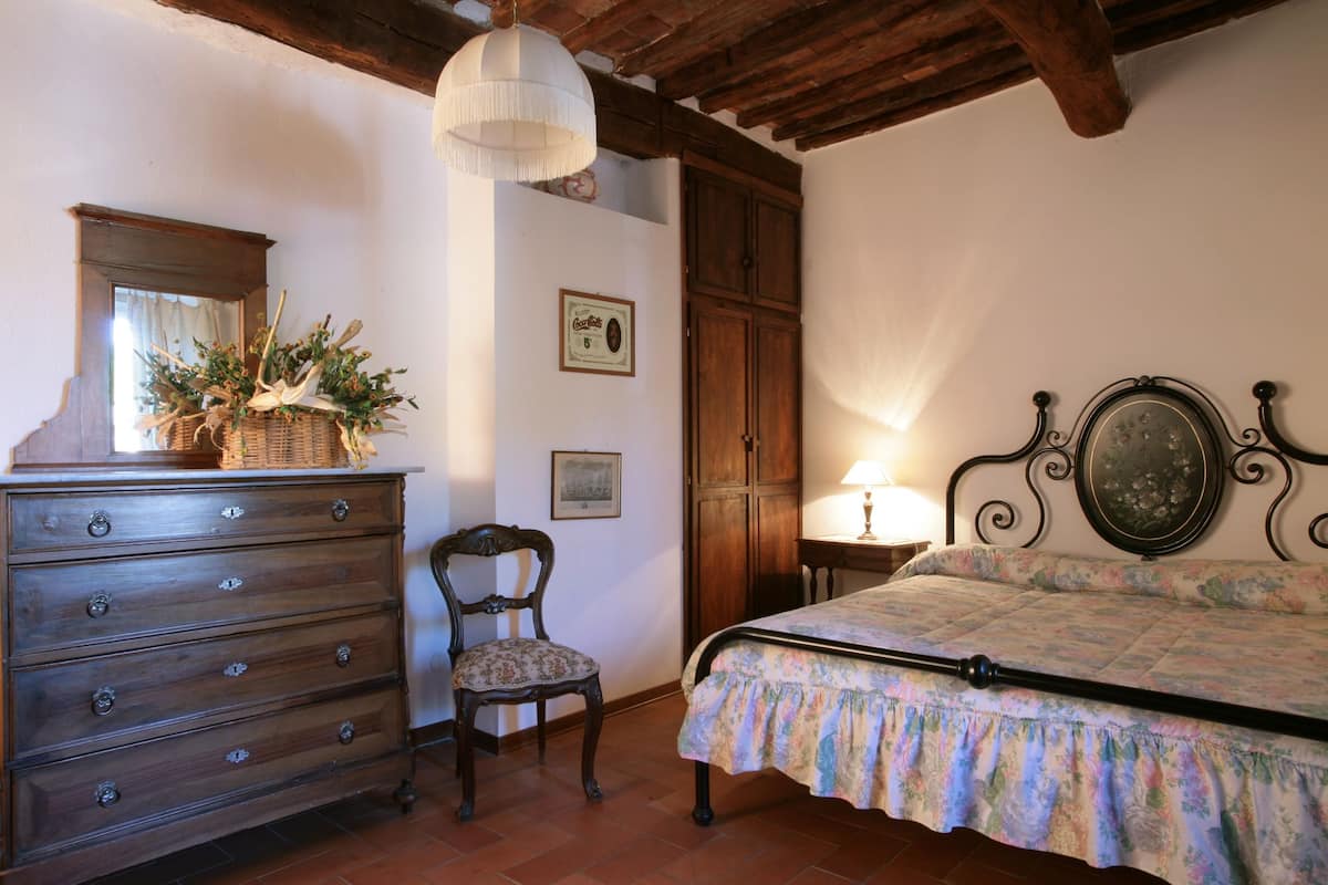 Family Apartment, 1 Bedroom | WiFi (free), bed sheets