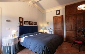 واي فاي مجانًا وملاءات أسرّة