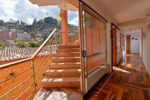 Family Room | Premium bedding, down comforters, in-room safe, desk - Atlantis Hostal (Cusco)