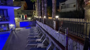 Outdoor pool, pool umbrellas