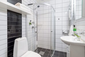 Dusj, hårføner og håndklær