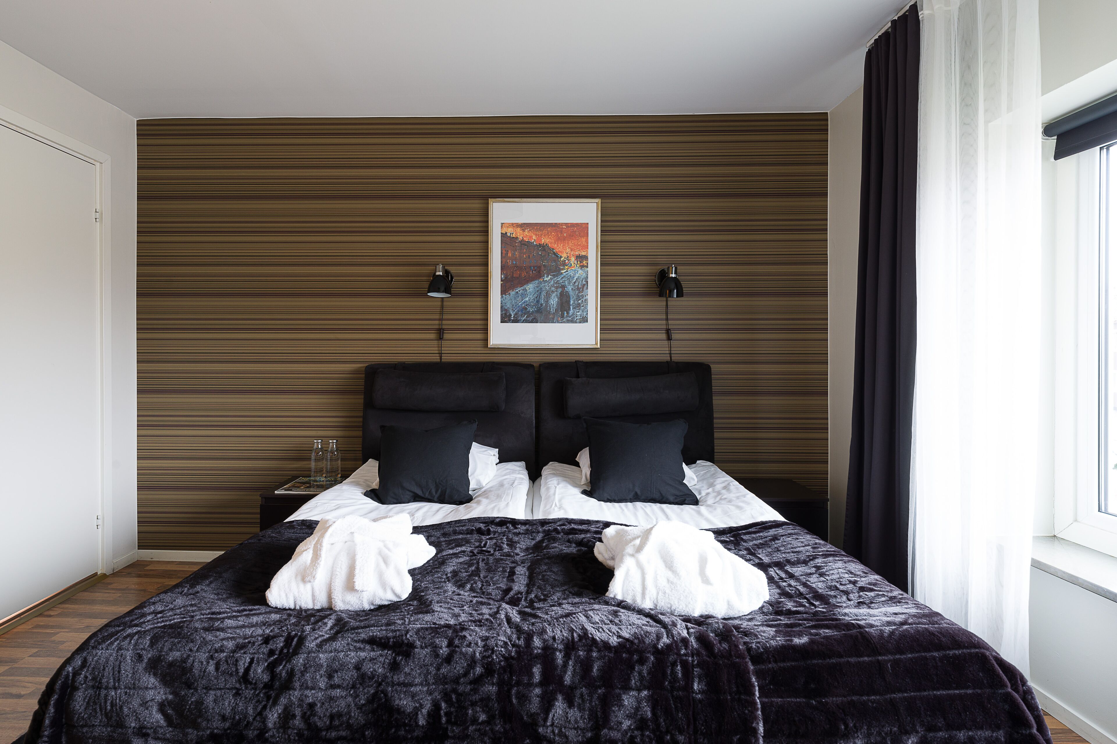 standard double or twin room | premium bedding, pillow-top beds, desk, laptop workspace