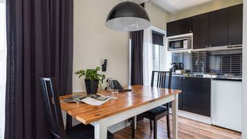 Studio | Private kitchen | Mini-fridge, coffee/tea maker, electric kettle