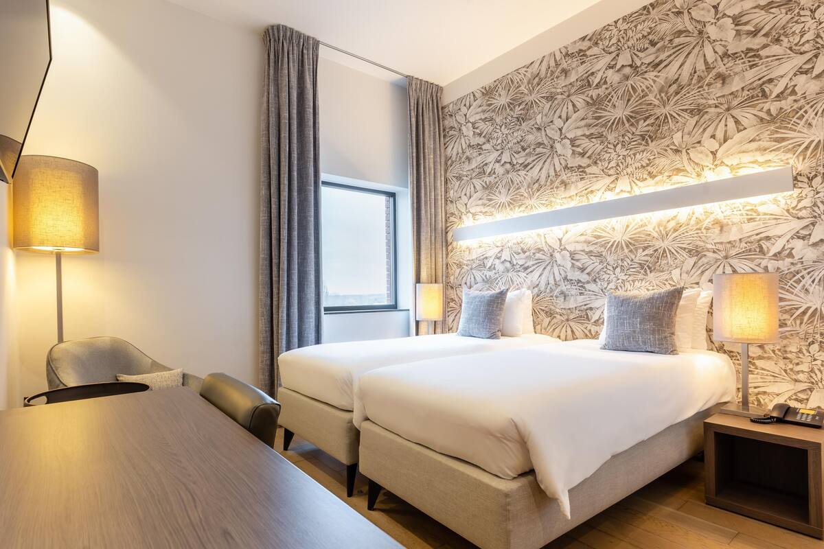 standard room | egyptian cotton sheets, premium bedding, tempur-pedic beds, in-room safe