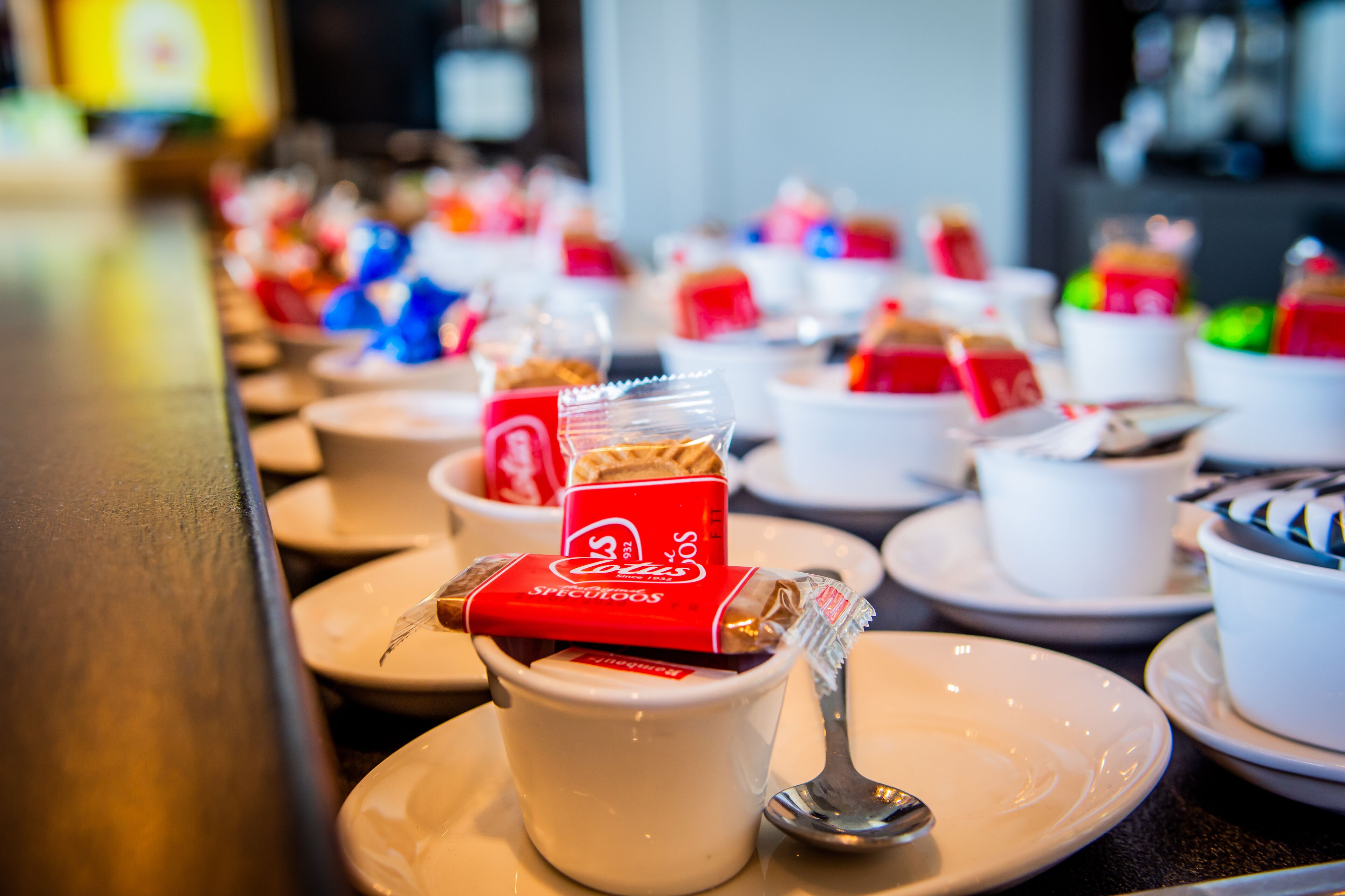A buffet with various dishes and desserts, including a red package labeled 'Specialoos'.