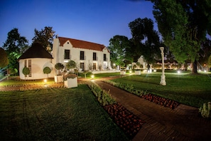 Vista frontal de la propiedad