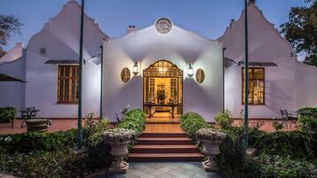 Pintu masuk hartanah