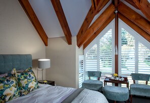 Minibar, in-room safe, free WiFi