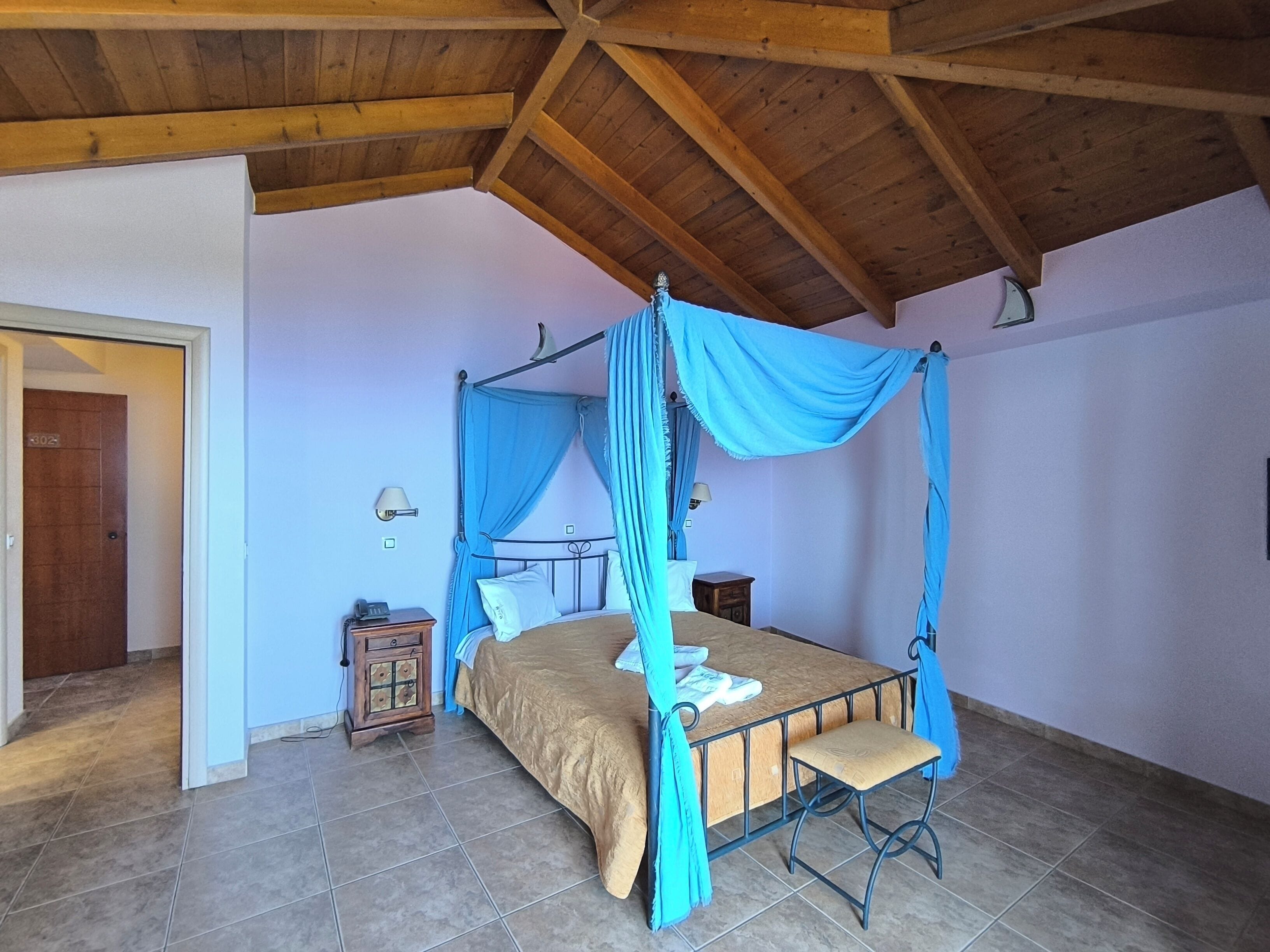 Premium bedding, in-room safe, desk, blackout curtains
