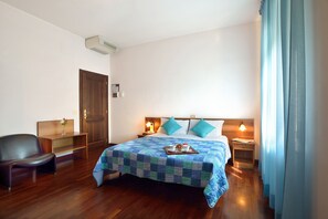 Standard Room, 1 Queen Bed