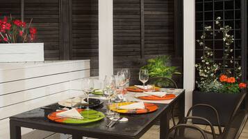 Petit déjeuner, déjeuner et dßner servis sur place