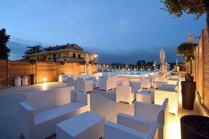Seasonal outdoor pool - Hotel Ristorante Dante (Torgiano)