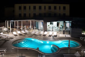 Seasonal outdoor pool