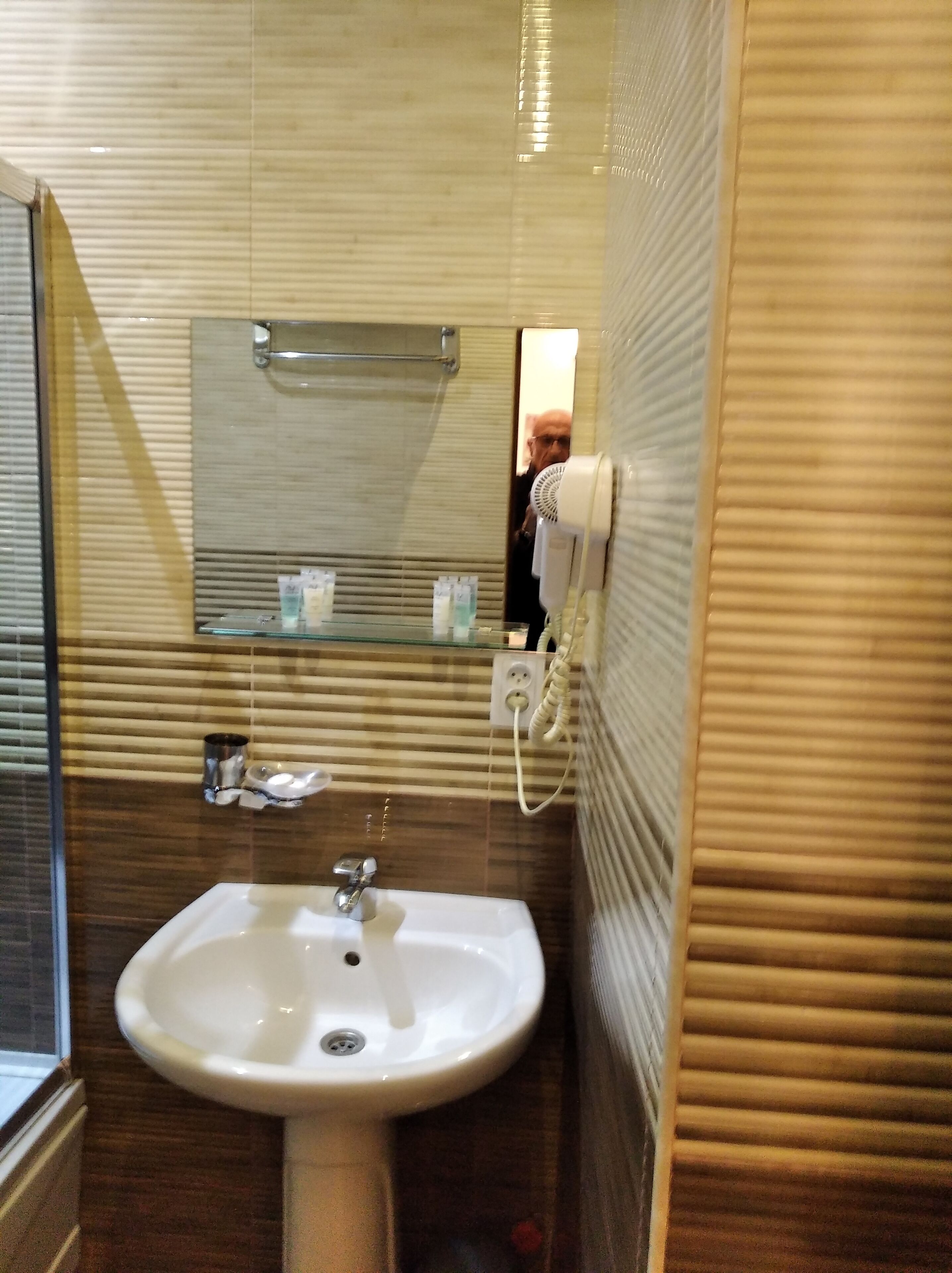 shower, free toiletries, hair dryer, slippers