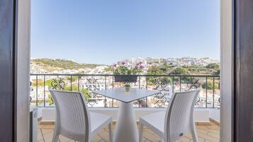 Habitación con 1 cama matrimonial o 2 individuales, balcón | Balcón