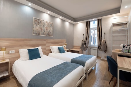 Camera Standard con 2 letti singoli | Biancheria da letto di alta qualità, copriletto in piuma. Rome Love Hotel