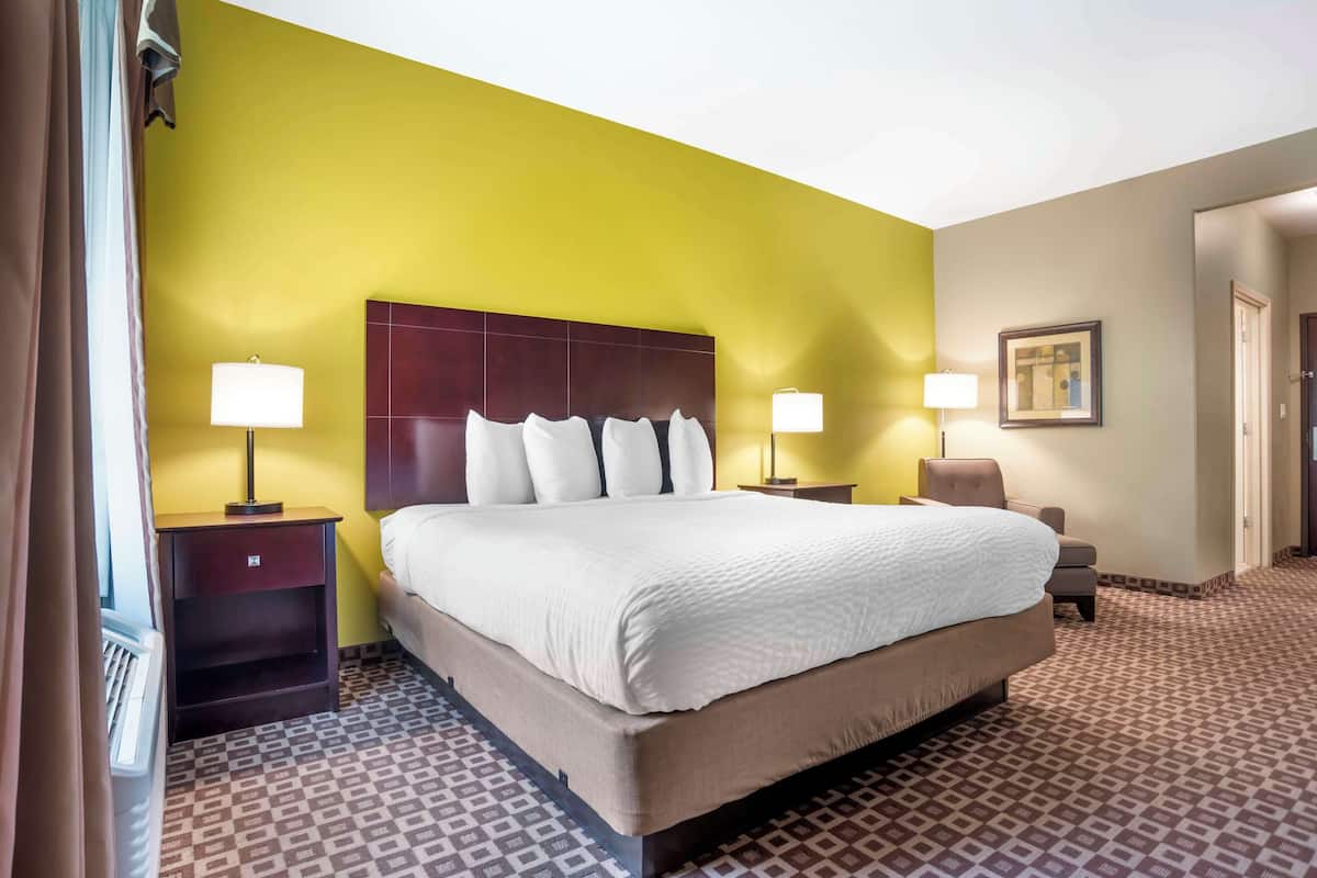 In-room safe, desk, iron/ironing board, free cribs/infant beds