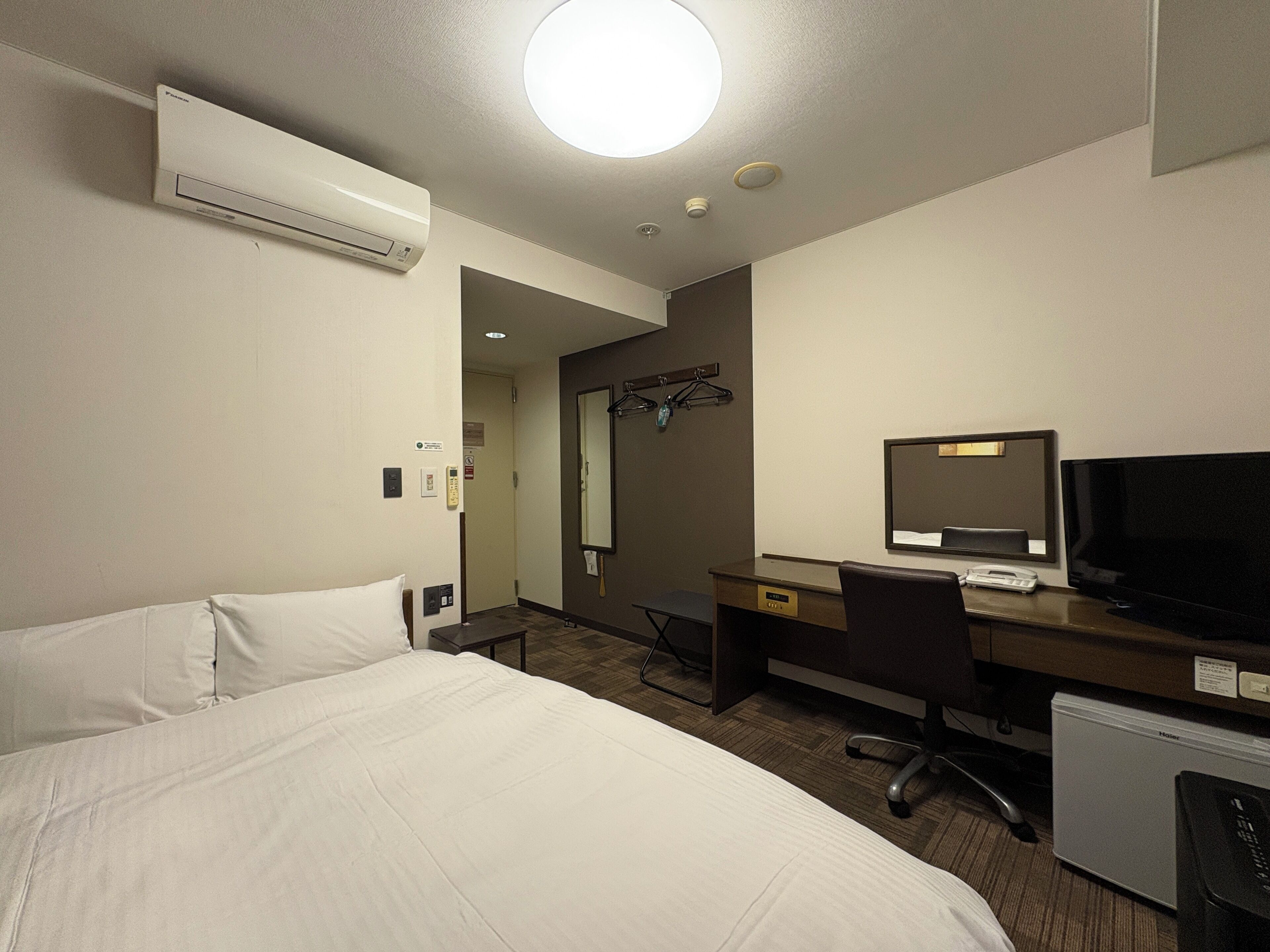 Bureau, Wi-Fi gratuit, draps fournis