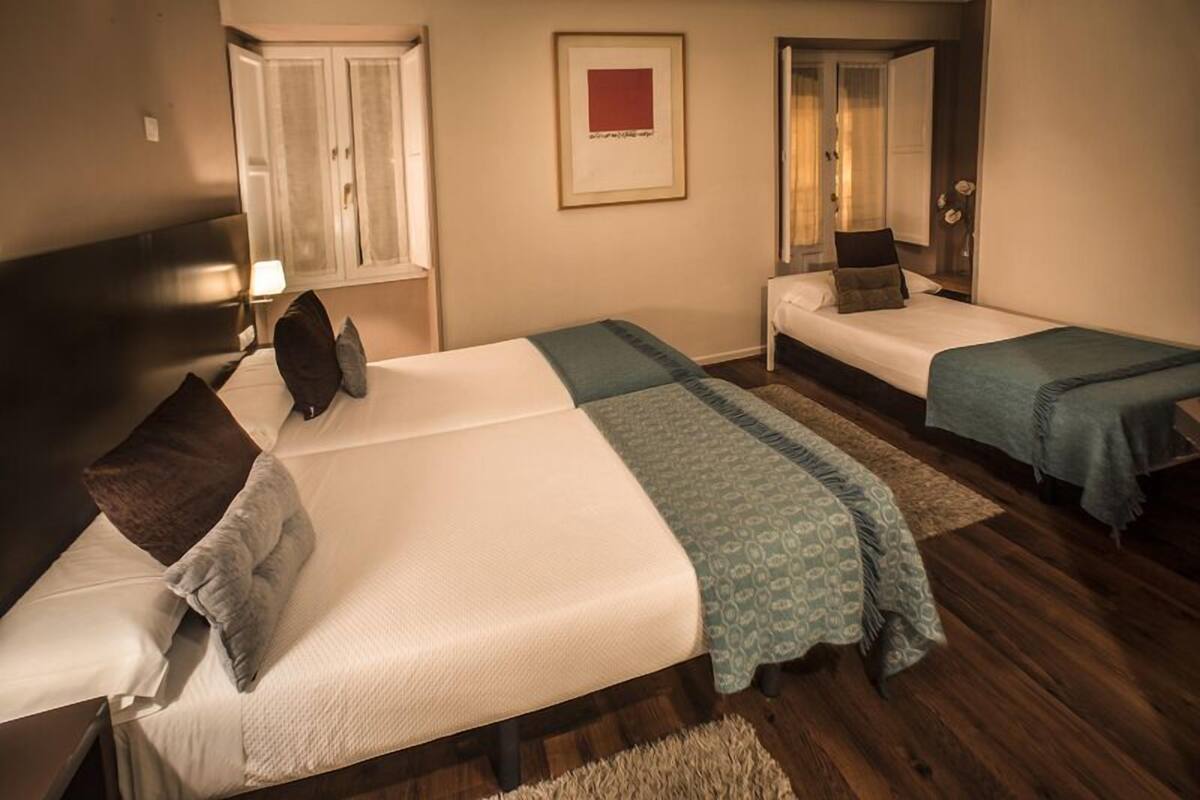 1 bedroom, egyptian cotton sheets, premium bedding, memory-foam beds