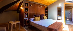 1 bedroom, minibar, individually decorated, individually furnished