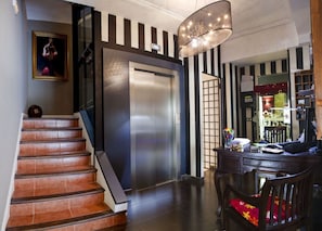 Interior entrance - Hotel Arrope (Haro)