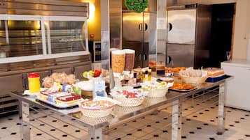 Daily buffet breakfast (EUR 6.00 per person)