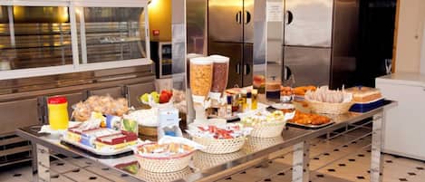 Daily buffet breakfast (EUR 6.00 per person)