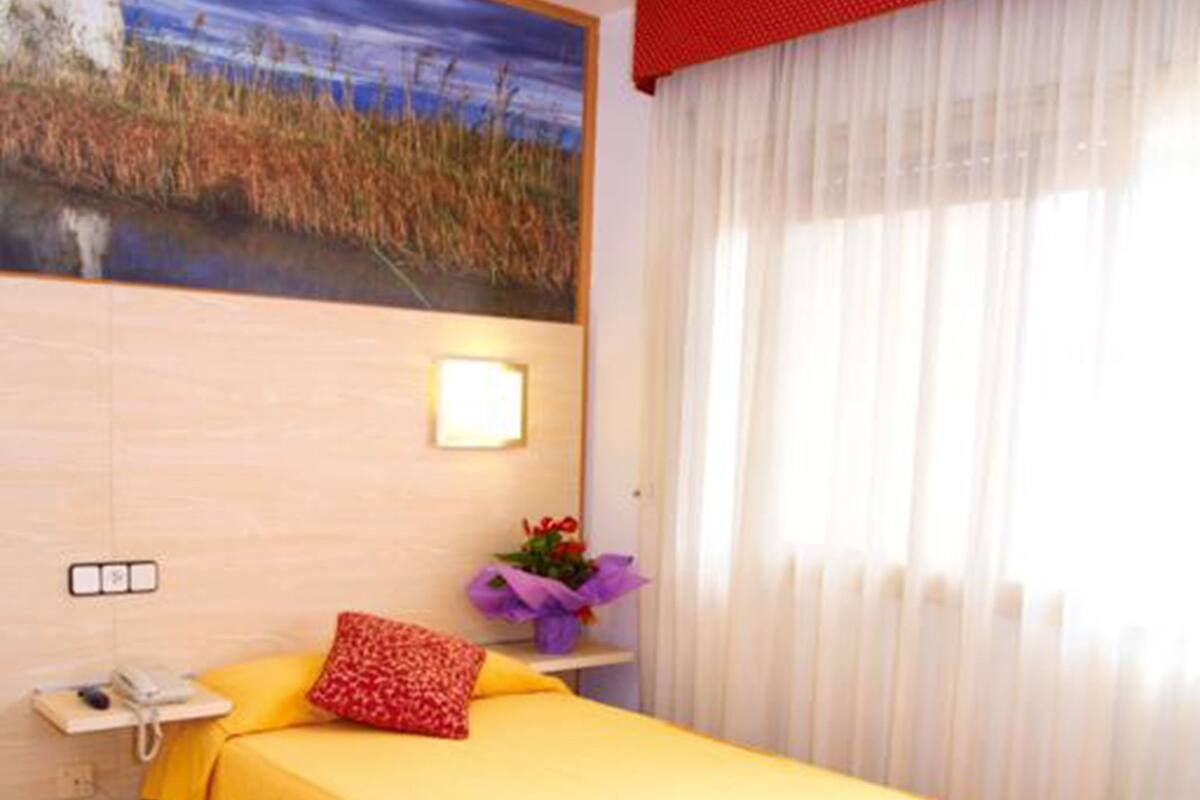 Standard Single Room | Premium bedding, in-room safe, desk, blackout drapes