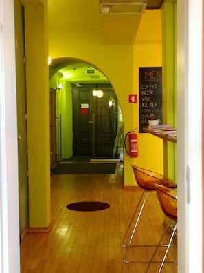 Lobby sitting area - Cukrarna Hostel (Kranj)