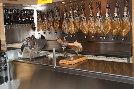 Lunch and dinner served