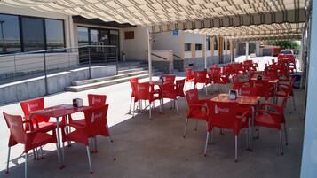 Lunsj og middag serveres