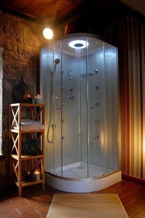 Suite | Bathroom shower
