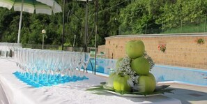 Kolam renang outdoor musiman