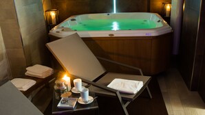 Bathtub spa indoor