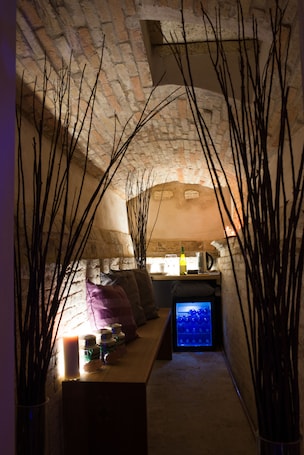 Un sauna, una bañera de hidromasaje, baño turco/hammam
