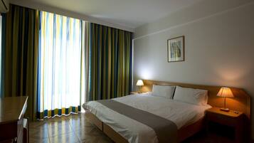 Suite, 3 Bedrooms, Sea View | In-room safe, soundproofing, free cribs/infant beds, WiFi