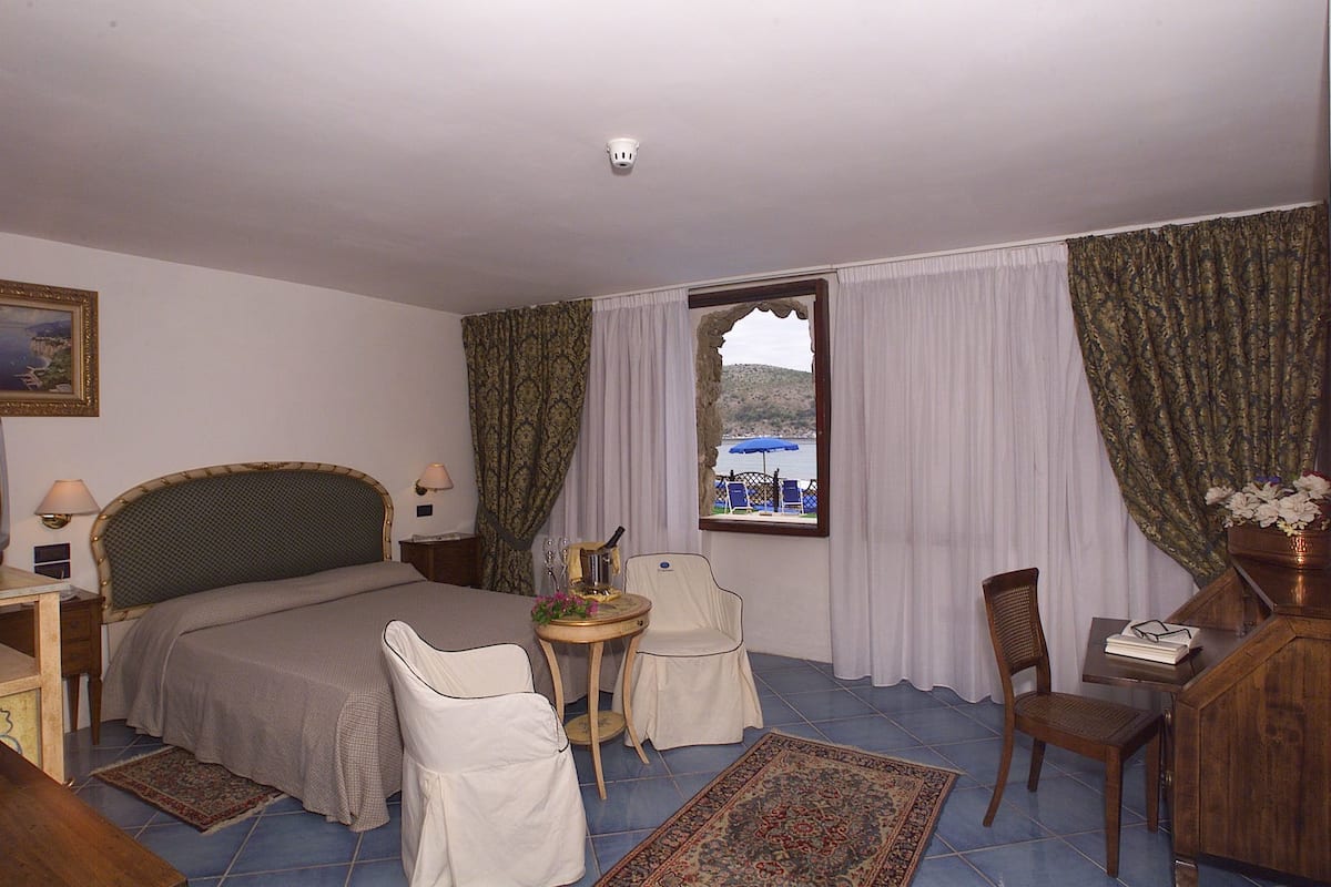 Habitación clásica, 1 habitación, vista al mar | Escritorio, tabla de planchar con plancha y wifi gratis