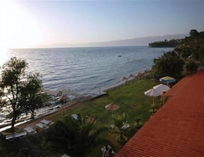 Beach nearby, beach bar