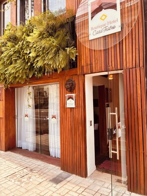 Front of property - Boutique Hotel Casa Teatro (Manaus)