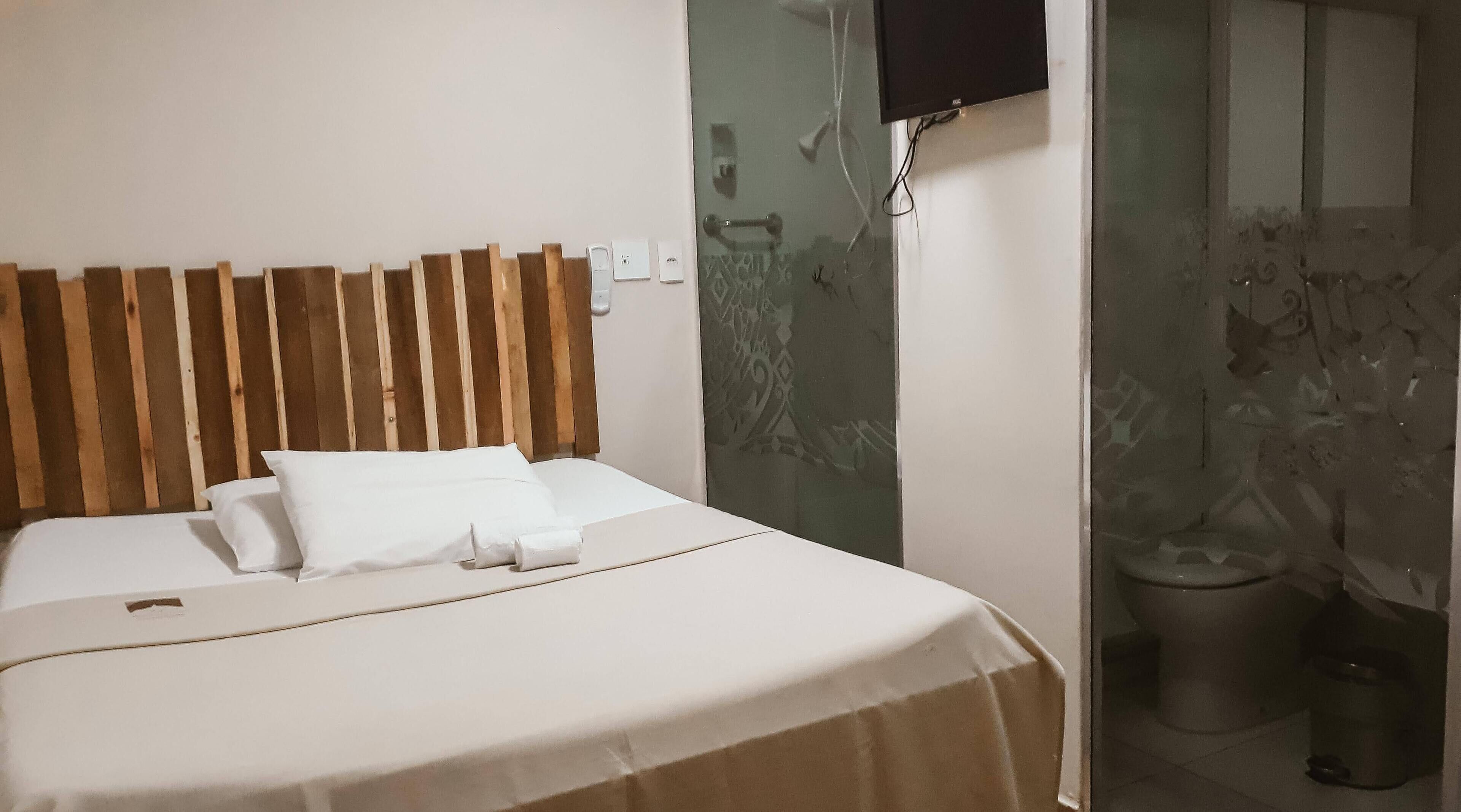 Cortinas blackout, wifi gratis y ropa de cama 