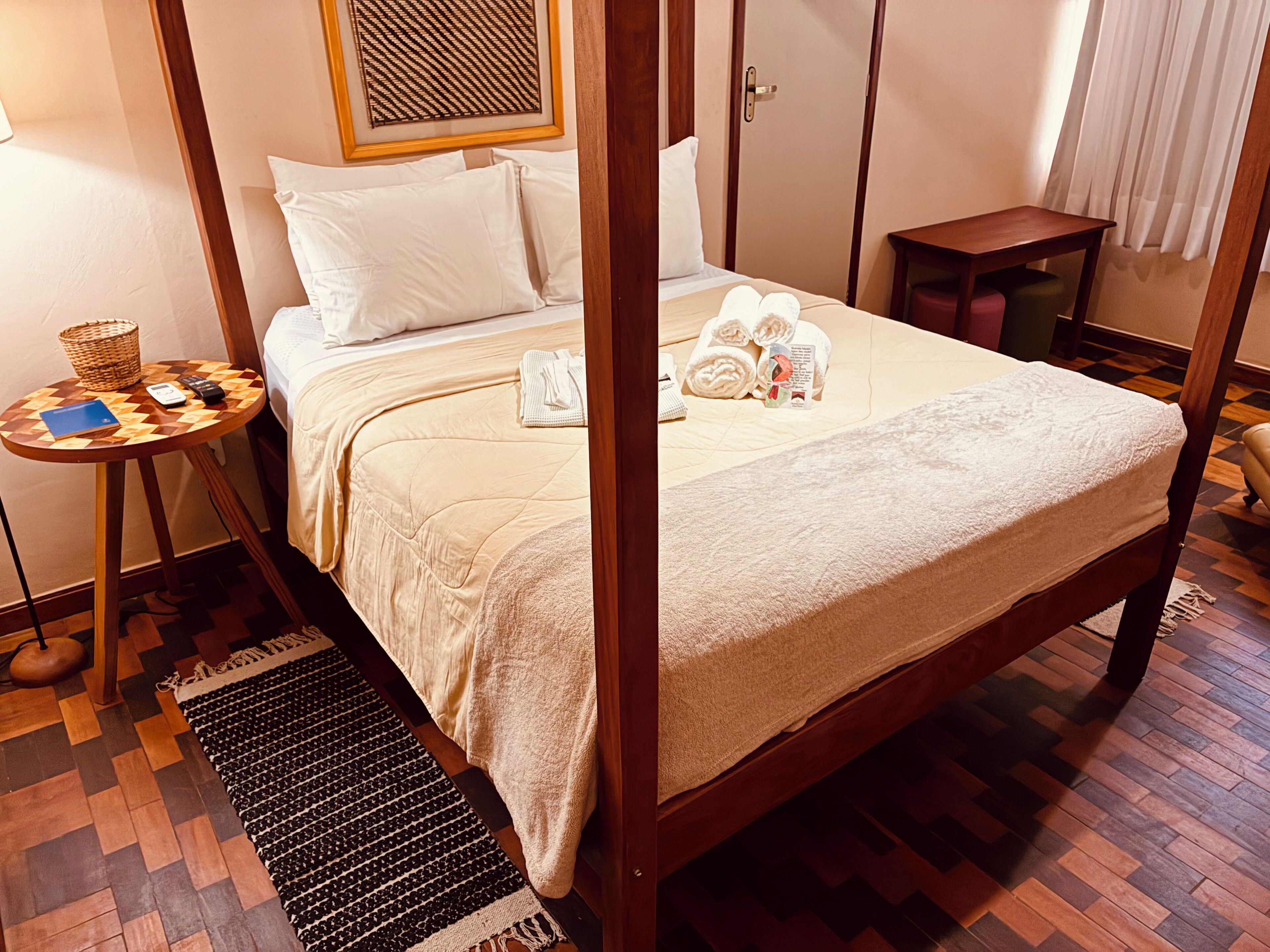 Classic-Zimmer | Verdunkelungsvorhänge, kostenloses WLAN, Bettwäsche