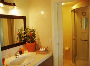 4 bedrooms, minibar, individually decorated, individually furnished - Roses Village B&B (Vila Nova de Gaia)