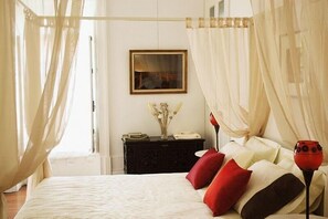 4 ห้องนอน, มินิบาร์, ห้องพักตกแต่งอย่างมีเอกลักษณ์, ตกแต่งพิเศษโดยเฉพาะ