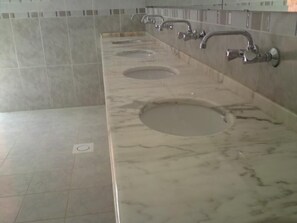 Tente Standard | Lavabo de la salle de bain